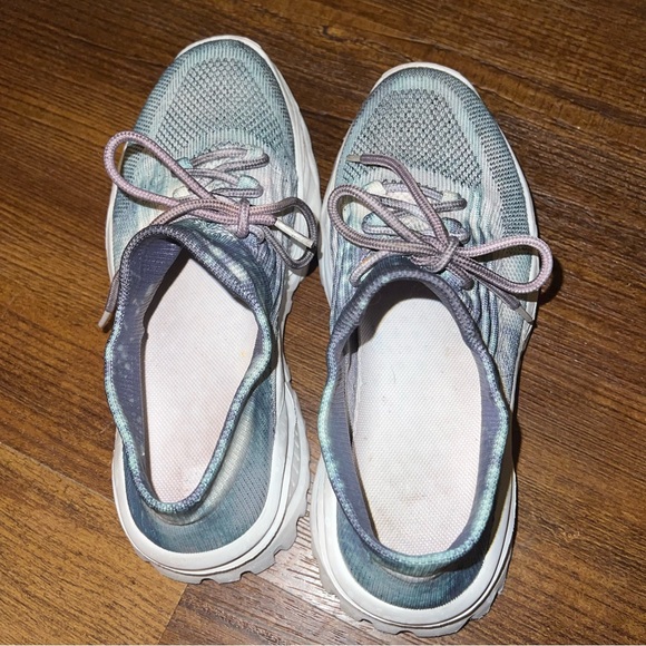 Gray, Blue & White Lightweight Fabric Tie Dye Lace Up Activewear Sneakers Size 8 - Picture 7 of 10